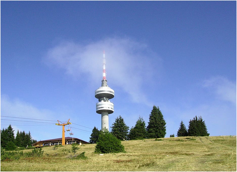 Mount Snezhanka ,Pamporovo - only 300m.