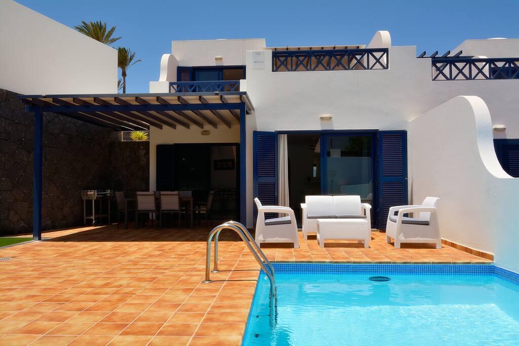 Piscina privada, comedor exterior y zona relax