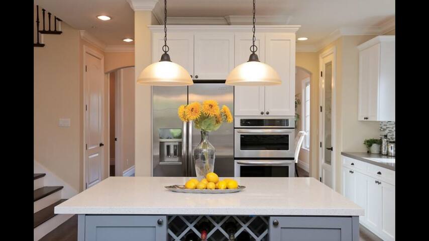 Luxurious recently built Mediterranean Home gallery image 4