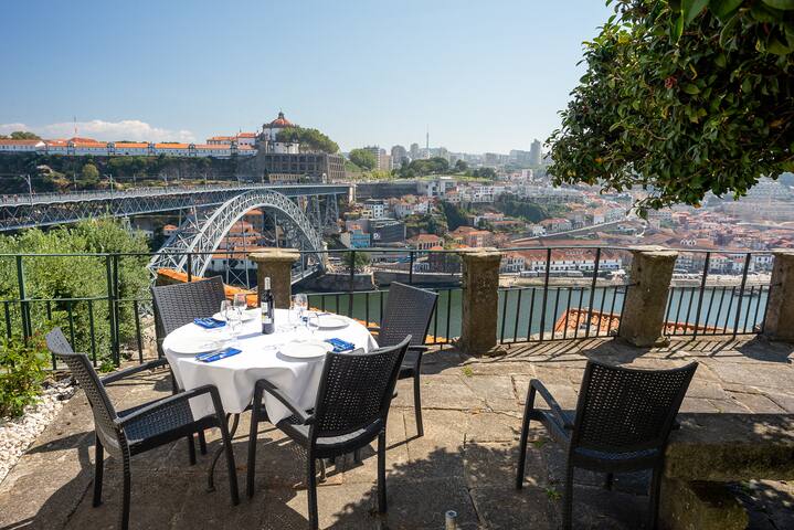 Apartment with a shared garden gallery image 2