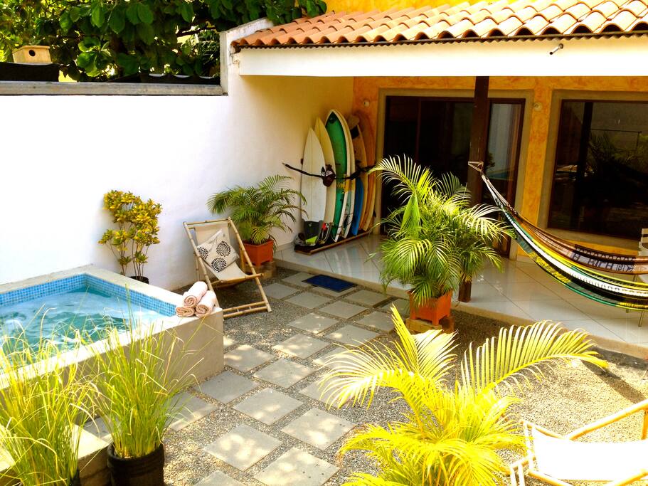 Domus Kahuna Surf House