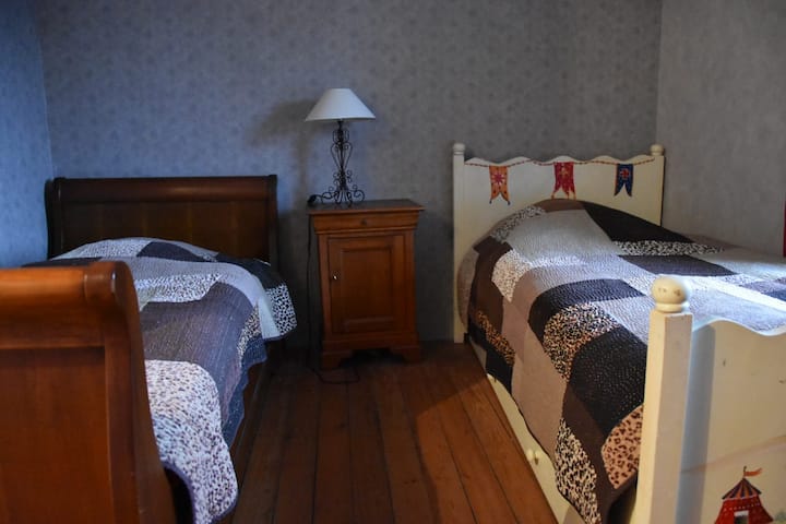 Четврта спална соба 2 кревета 90*190