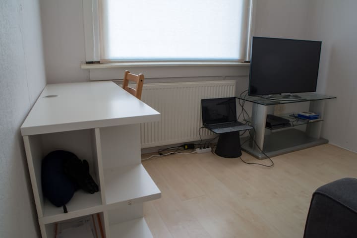 2 rooms (living/bed) 10-15min from the city/beach