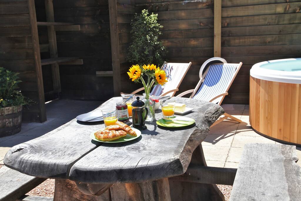 Alfresco Breakfast