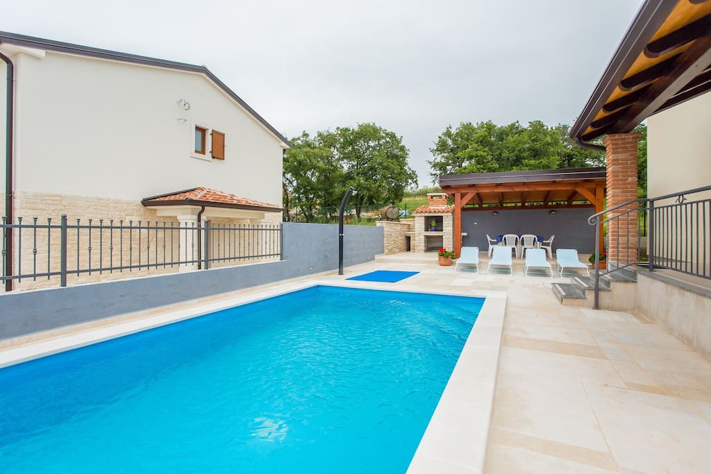 Villa Hope is a beautiful and modern villa with pool in village Kastelir in Istria.