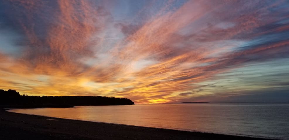 Authentic Bay of Fundy Beachside home St. Martins