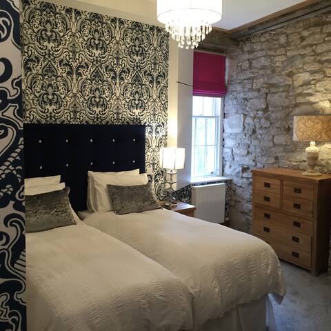 Royal Mile 2 bedroom 2 bathroom by Castle gallery image 3