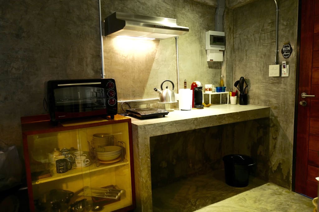 Fully-equipped kitchenette with refrigerator, microwave, stove, mini-oven for some home-prepped or even home-cooked meals.