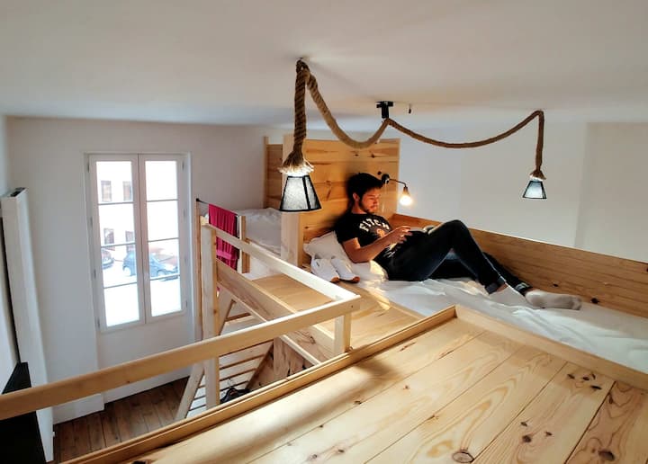 המיטות הגבוהות מרווחות ונגישות מאוד