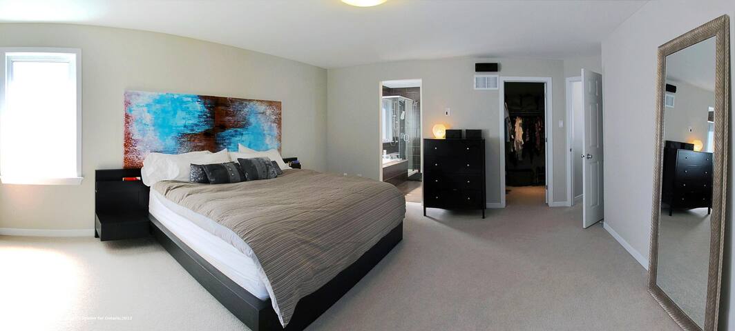 Luxe Home, Backyard Oasis, Pool & Hot Tub! gallery image 5