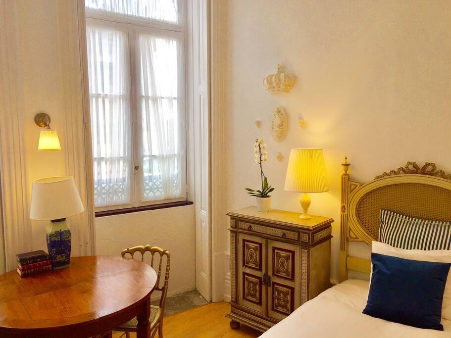 Top Quality vintage furniture. air conditioning