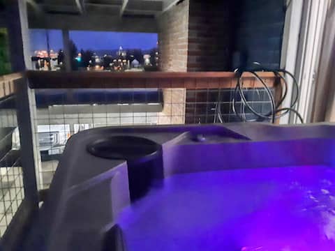 Aberdeen View House - Apt # 1 w Hot Tub (2 bed)