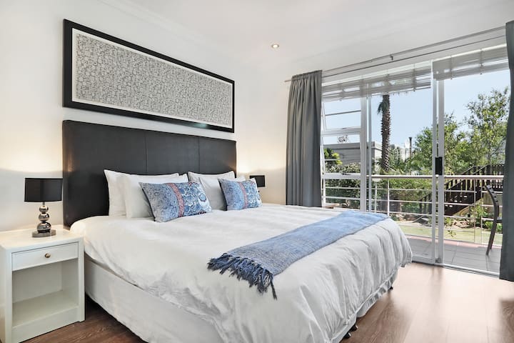 A cozy and tranquil garden apartment in great area