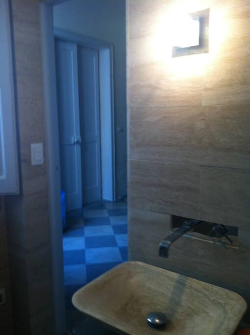Bathroom en suite to bedroom