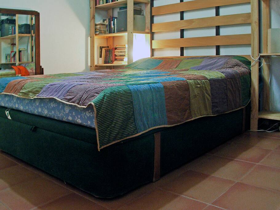 Habitación con cama de 135 cm.