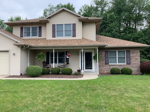 Lofty Spaces, entire upper level, 5 mi from town