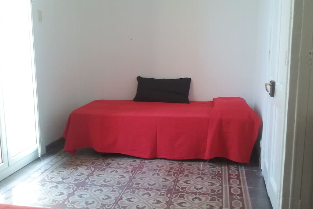 Individual Bed for the 3rd pax son or friend.
