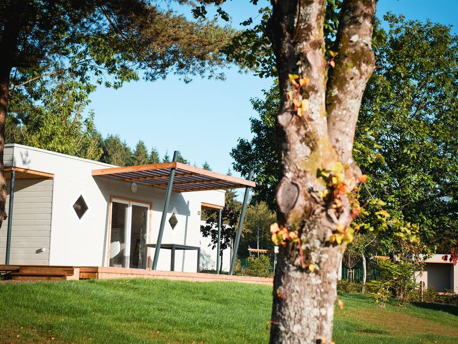 15 cottages à deux pas d'une cascade, d'une forêt et d'un plan d'eau