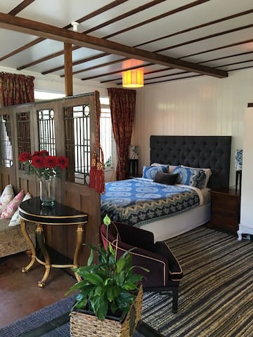 Noosa .   Gorgeous bohemian apartment