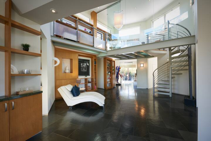 Hollywood Hills Jewel Mar Lu Dr. gallery image 3