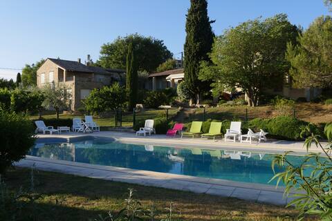 Quiet, space! Vaison-la-Romaine 16 pers.