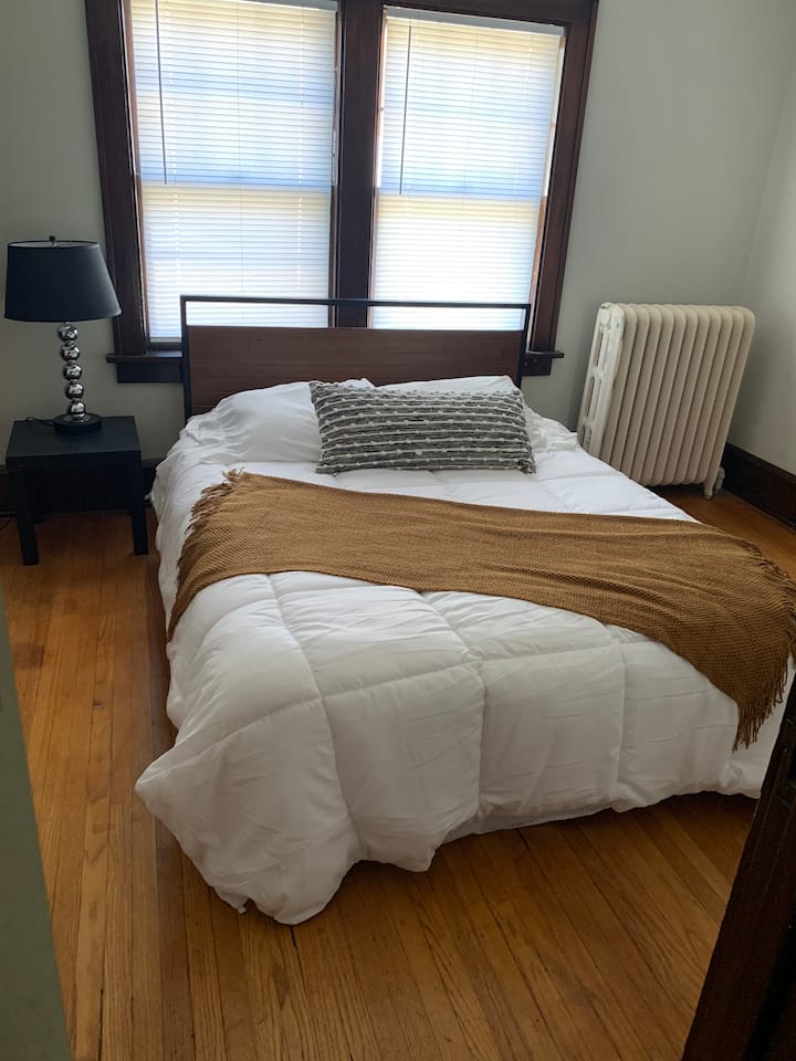 卧室1 -一张标准双人床