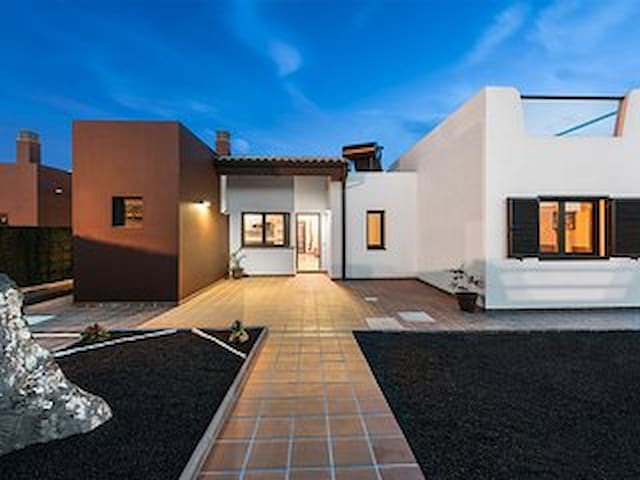 luxury villa in caleta de fuste fuerterventura
