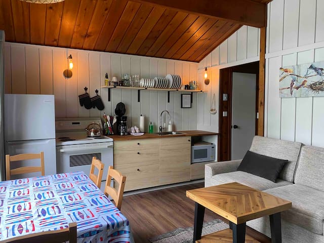 Cottage #3 (2 bedrooms) Maple Ridge Cottages