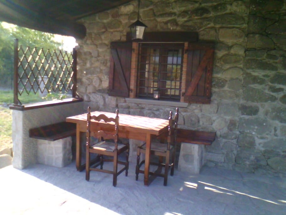 Veranda con tavolo