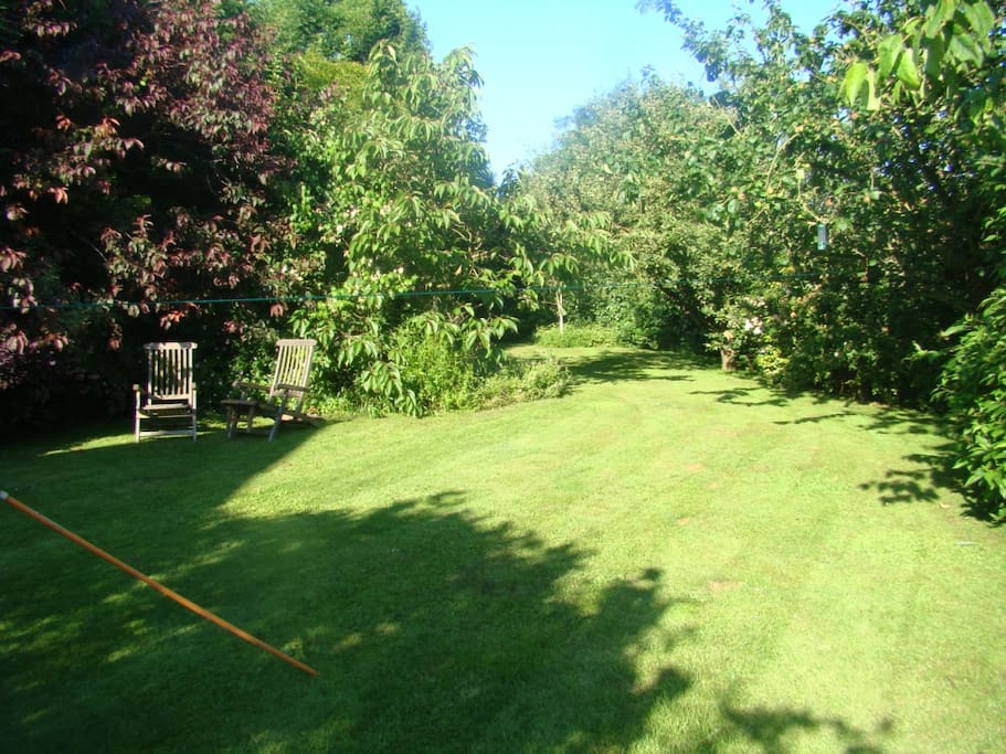 Large secluded fenced garden