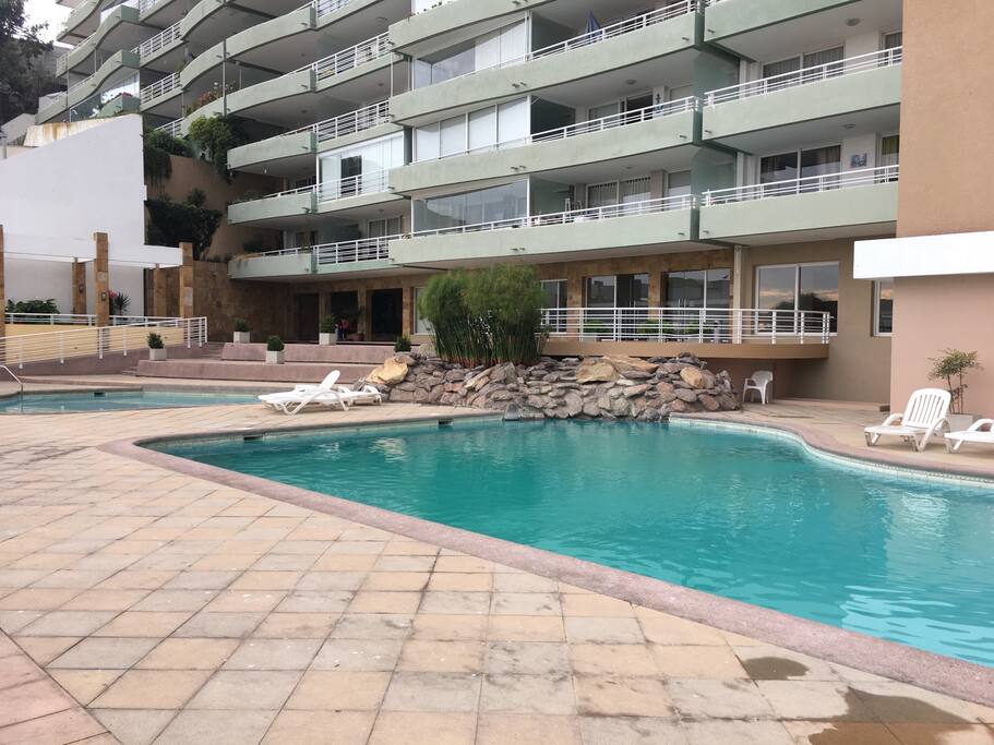 Piscinas con vista al mar