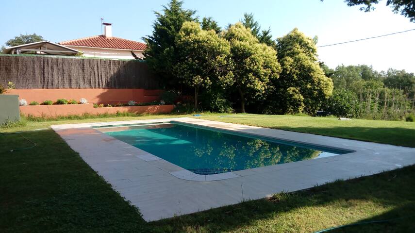 PRECIOSA CASA CON PISCINA Y AMPLIO JARDÍN. gallery image 4