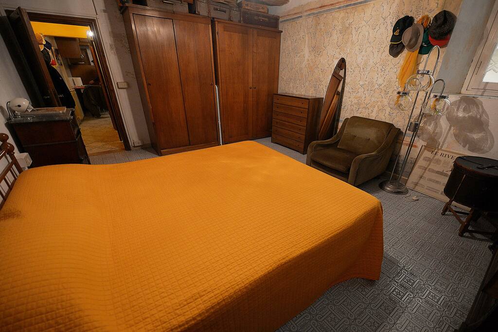Big gorgeous bedroom with fresco