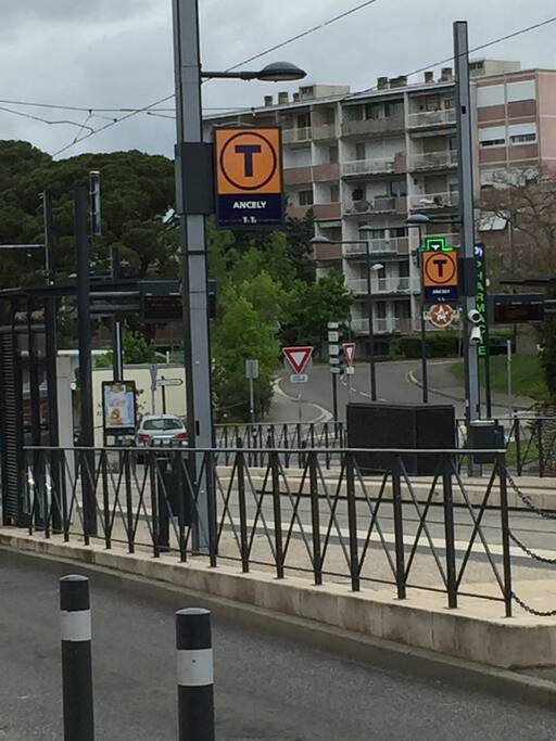 arret du tram a 20
m de l'appart