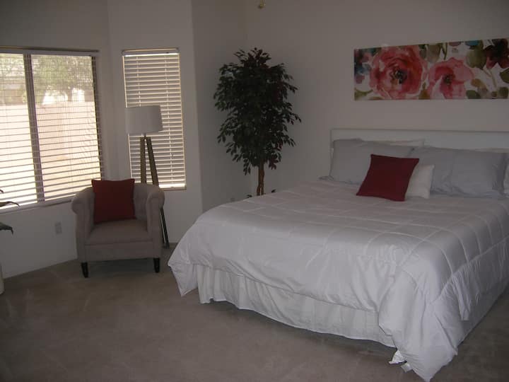 Dhoma kryesore e gjumit, krevat dopio "king" 