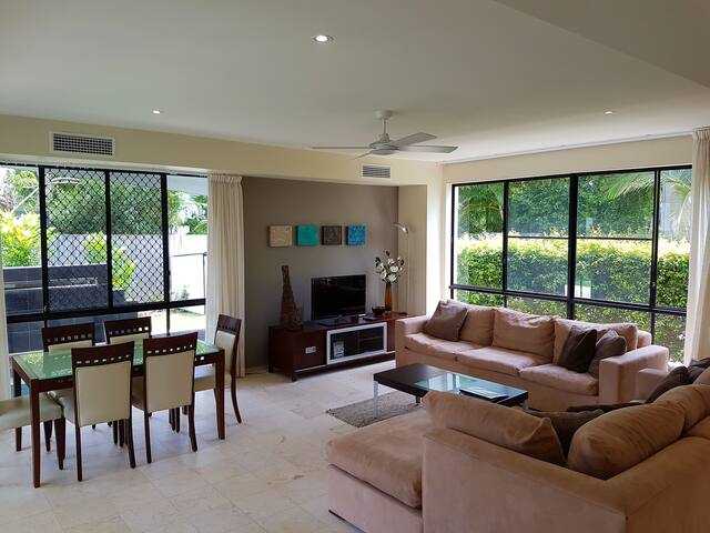 Luxury on the Noosa River gallery image 4