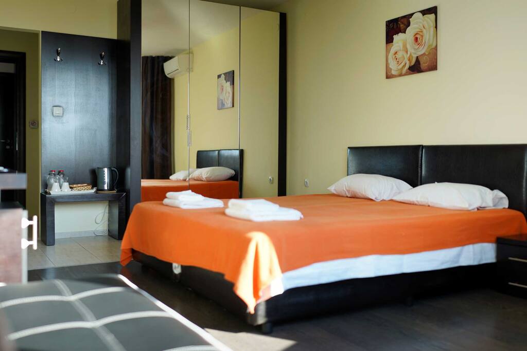 Double room with a city view