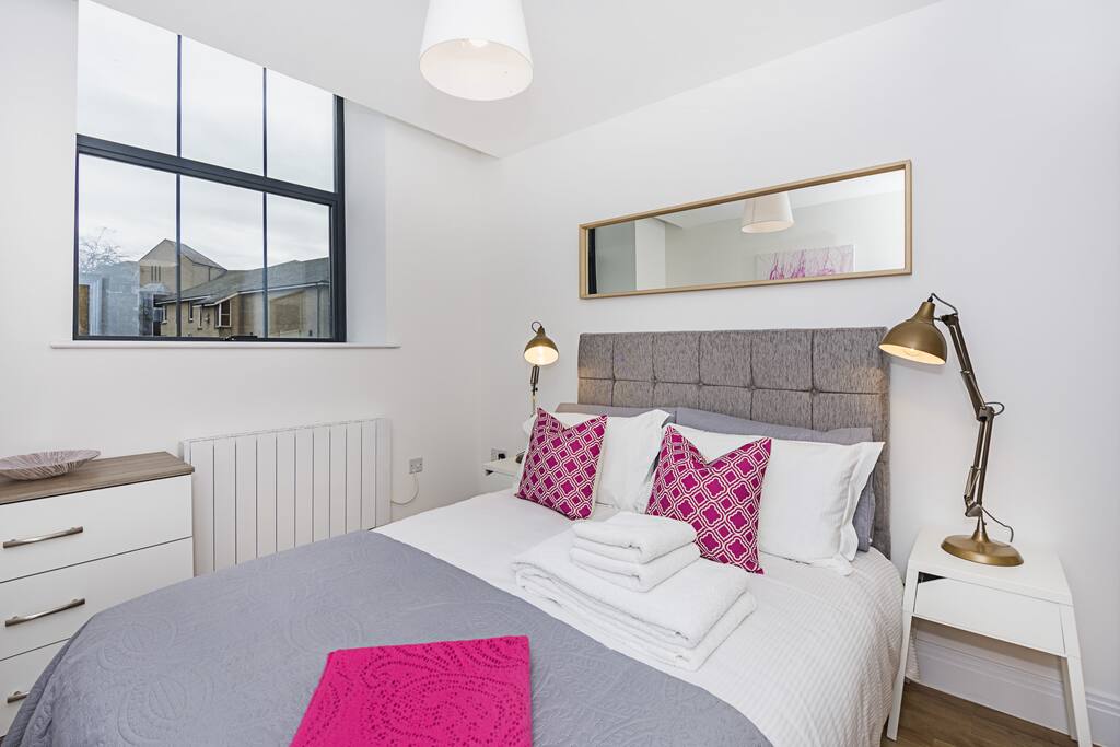Flat 6 Bedroom 1