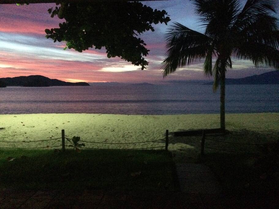 Vista do amanhecer na sala de estar