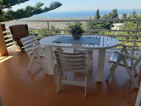 Top performing Airbnb: Villa Lomarchi vacation home in Carini