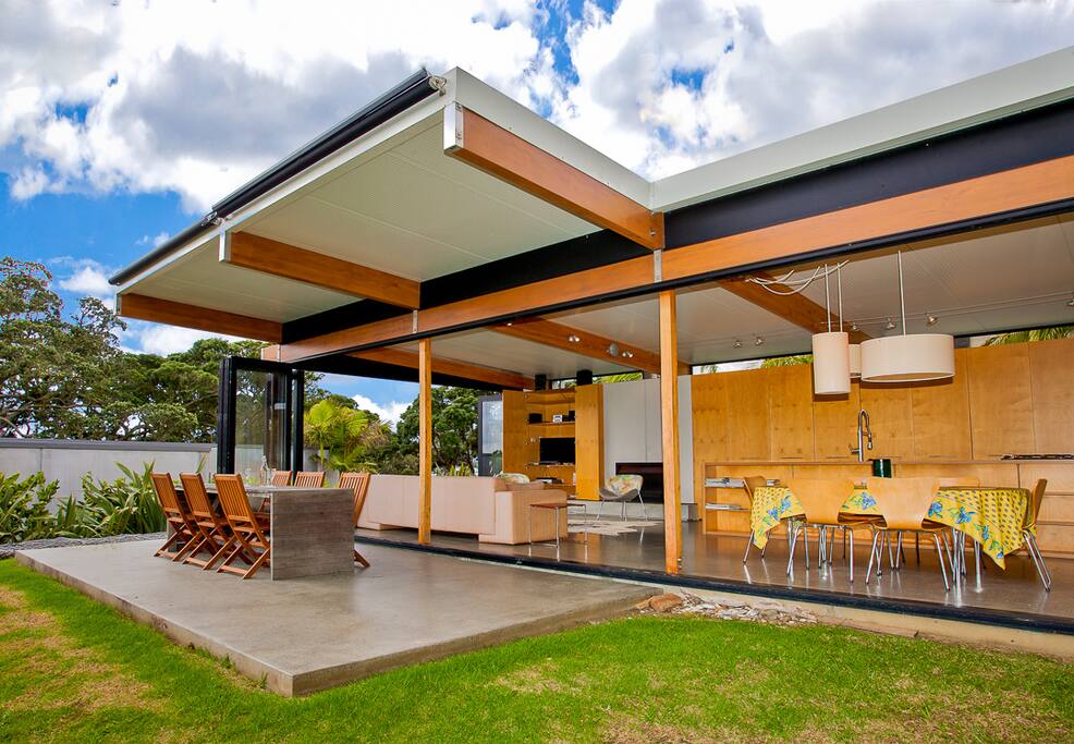 Open living space to the outside.