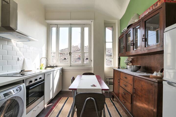 Bright, quiet, cozy home in Città Studi gallery image 5