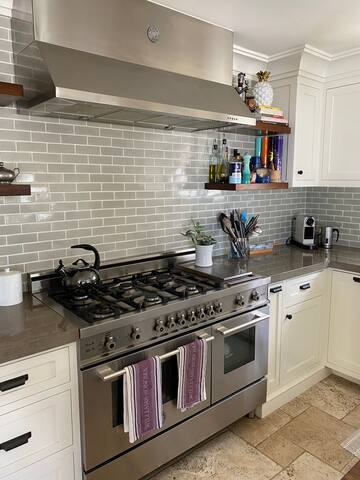 Gorgeous home steps to the beach gallery image 2