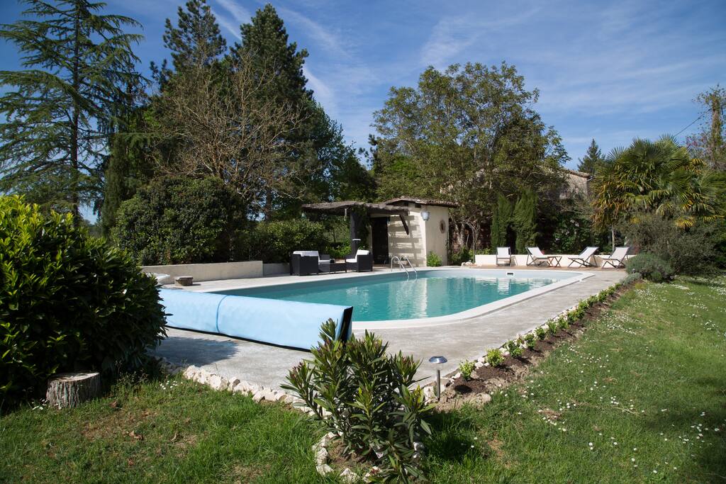 La piscine entièrement rénovée cet hiver