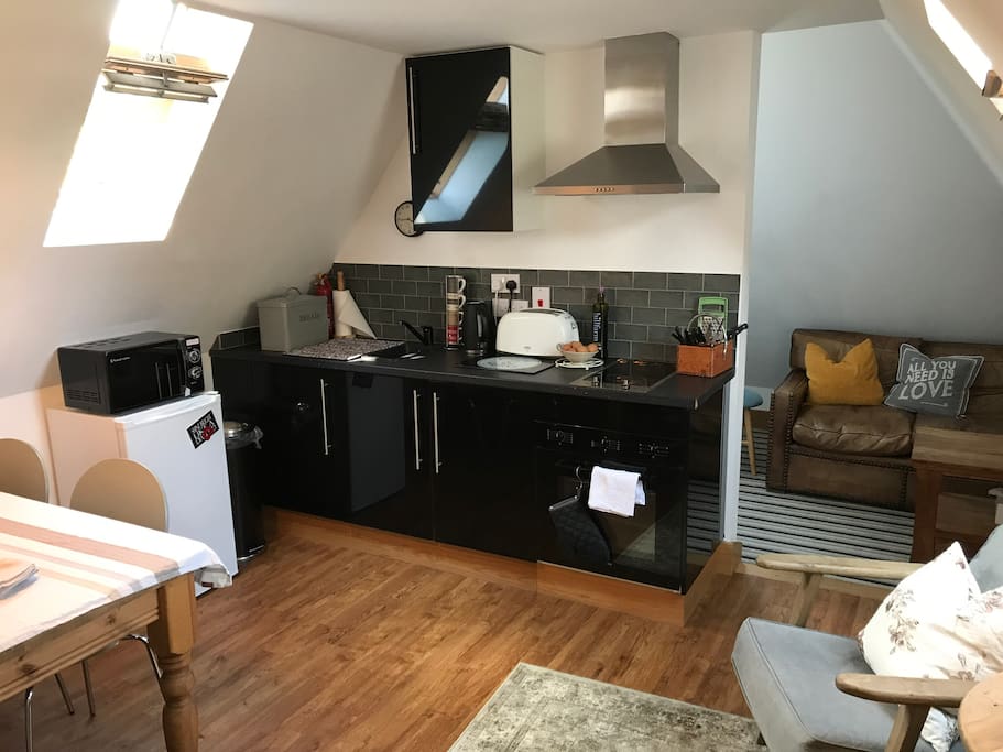 Fully equipped kitchenette