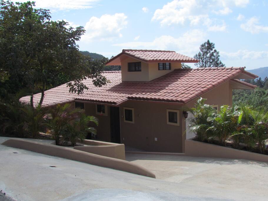 Private small house.
Pool is to the right-private.
