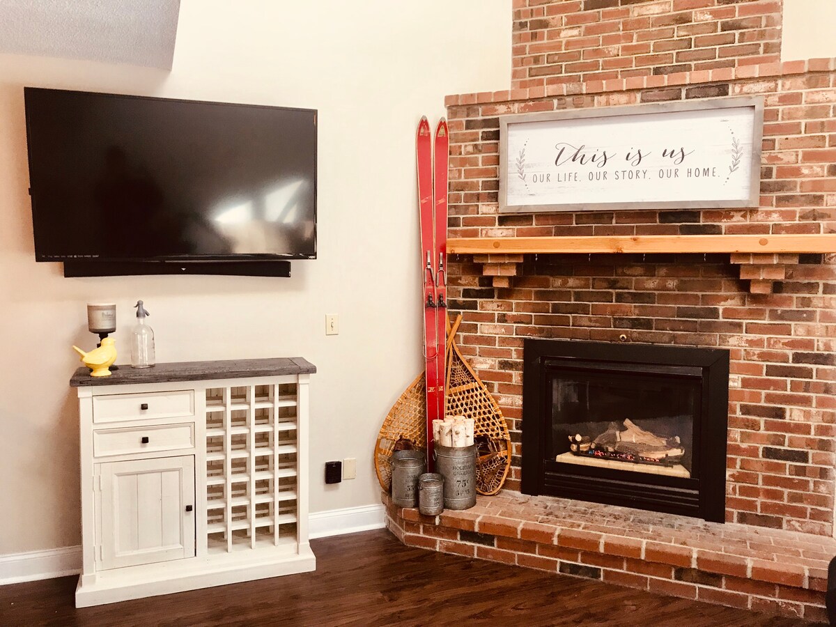 ห้องนั่งเล่นที่อบอุ่น - เตาผิงแก๊สเคเบิลเต็มรูปแบบ Wi-Fi