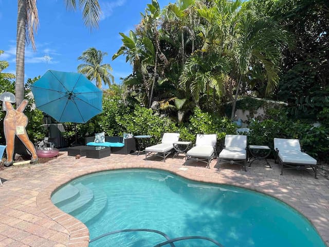 Beach & Las Olas Oasis. Best location! Heated Pool