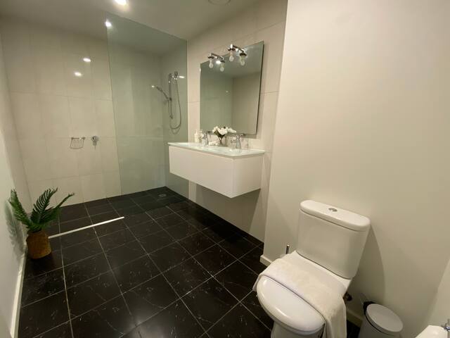 3BD2BT#Opposite State LiBRARY#FREEPARKING&TramZone gallery image 5