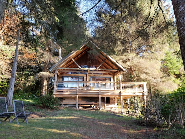 Views and Beach Access: The Cottage at Wren Point